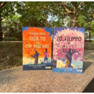 Combo 2 cuốn KHOẢNG CÁCH GIỮA TỚ VÀ CÂY ANH ĐÀO & TỚ, FILIPPO VÀ CÂY ANH ĐÀO  – Paola Peretti – Hà Như Hoa dịch – Gieobooks - NXB Dân Trí