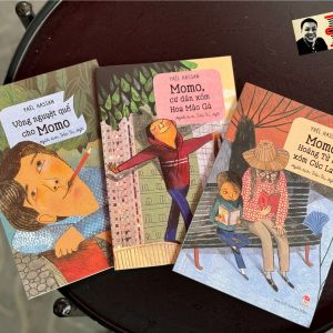 Combo 3 cuốn CẬU BÉ MOMO - Momo, Hoàng Tử Bé Xóm Cúc Lam - Momo, Cư Dân Xóm Hoa Mào Gà - Vòng Nguyệt Quế Cho Momo -  Yaël Hassan  -NXB Kim Đồng