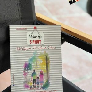 (Tái bản bìa mới) CHẬM LẠI 5 PHÚT - ĐỂ QUẢN TRỊ HẠNH PHÚC: Những bài học giúp bạn thức tỉnh đến từ cuộc sống - Bùi Hải - Hanoibooks