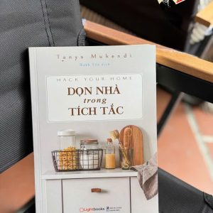 DỌN NHÀ TRONG TÍCH TẮC – Tanya Mukendi – Thanh Yến dịch – Lightbooks – NXB Thanh Niên