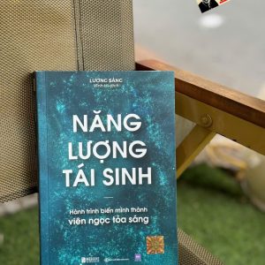 NĂNG LƯỢNG TÁI SINH: Hành Trình Biến Mình Thành Viên Ngọc Tỏa Sáng - Lương Sảng - Vĩnh Hi dịch - Bizbooks