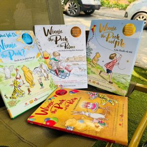 (Combo 4 cuốn) GẤU POOH VÀ TÔI - GẤU POOH VÀ BỮA TIỆC - GẤU POOH Ở CUNG ĐIỆN HOÀNG GIA - POOH ƠI, TA PHẢI LÀM GÌ? - Jeanne Willis – Nhân Dân Books - NXB Văn Học