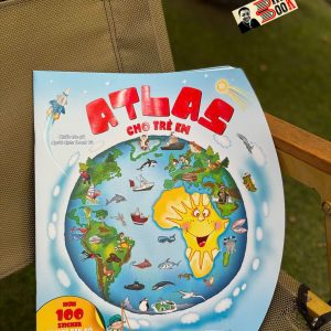 ATLAS CHO TRẺ EM (Hơn 100 Sticker Và Một Bản Đồ Địa Hình Siêu Lớn) - Nhiều tác giả - Thanh Tú dịch - Tân Việt Books