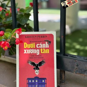 Hồ Sơ Castle Knoll #1 - DƯỚI CÁNH XƯƠNG TÀN – Kristen Perrin – Nguyễn Mỹ Ngọc dịch – NXB Trẻ