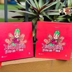 (Boxset bìa cứng có ký, in màu) XUÂN HINH - KẺ CHỌC CƯỜI DÂN DÃ - Thanh Thủy, Như Hoa chấp bút - THBooks