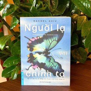 NGƯỜI LẠ VỚI CHÍNH TA – Rachel Aviv – Bùi Trần Ca Dao dịch – First News