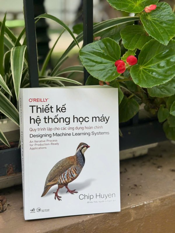 THIẾT KẾ HỆ THỐNG HỌC MÁY - Quy Trình Lặp Cho Các Ứng Dụng Hoàn Chỉnh - Chip Huyen - Đỗ Hữu Thiệu, Nguyễn Sỹ Khánh dịch - Nhã Nam