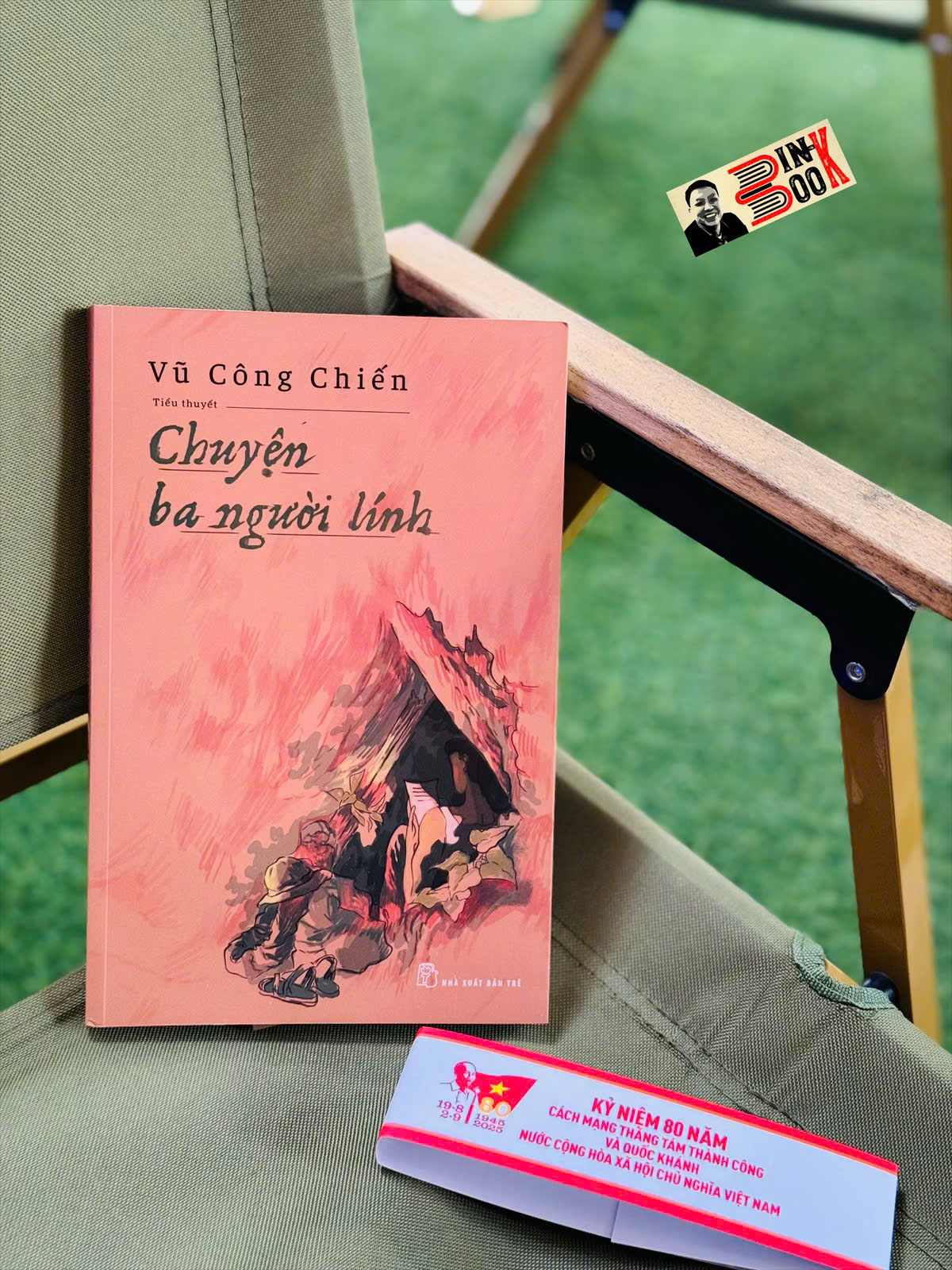 (Ruy băng kỷ niệm A80) CHUYỆN BA NGƯỜI LÍNH – Vũ Công Chiến – NXB Trẻ
