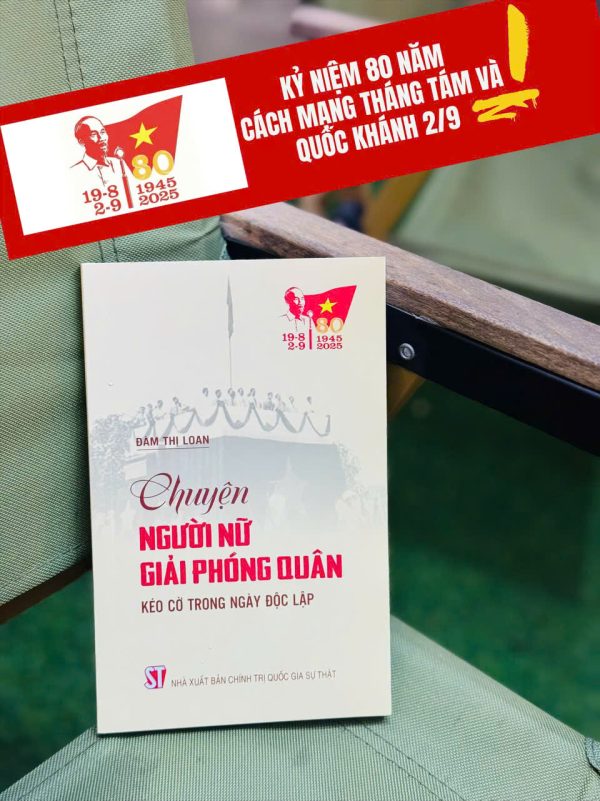 [Kỉ niệm 80 năm CMT8 và 2/9] ĐÀM THỊ LOAN - CHUYỆN NGƯỜI NỮ GIẢI PHÓNG QUÂN KÉO CỜ TRONG NGÀY ĐỘC LẬP - Đàm Thị Loan - NXB CTQGST
