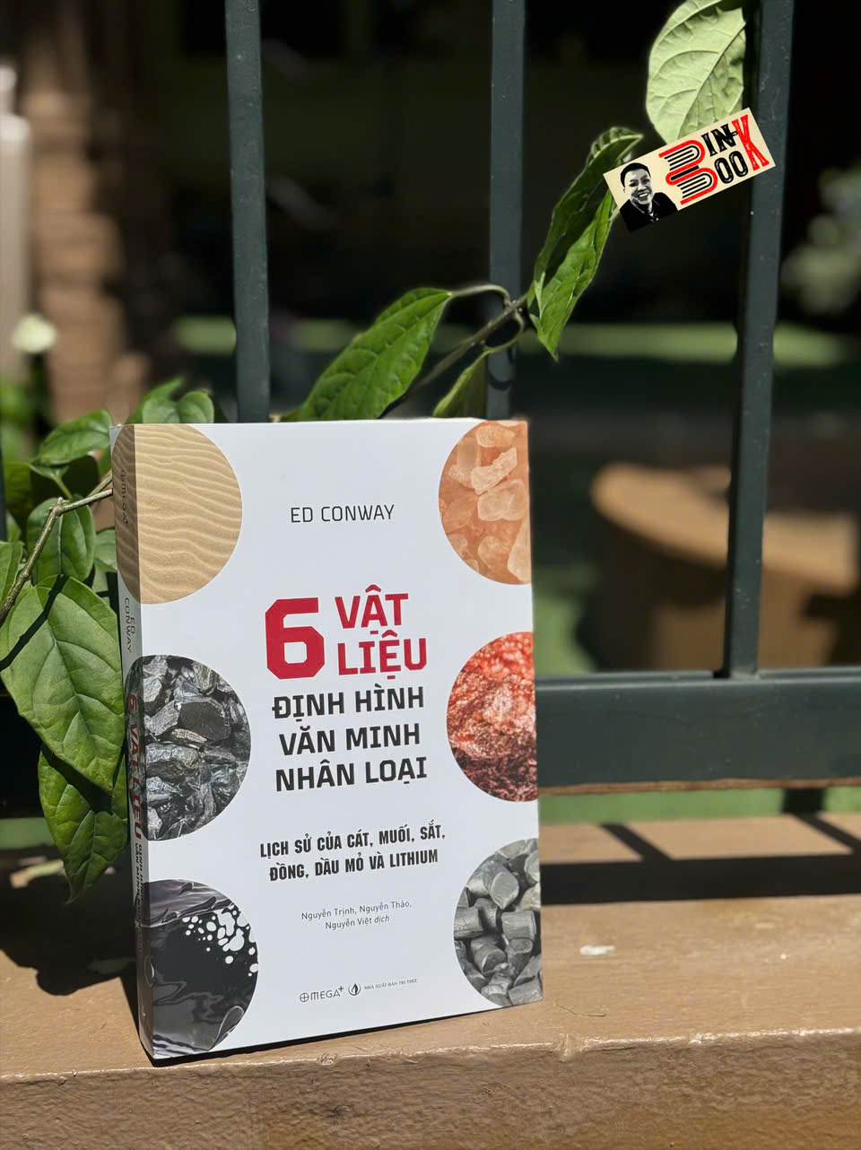 6 VẬT LIỆU ĐỊNH HÌNH VĂN MINH NHÂN LOẠI - Lịch Sử Của Cát, Muối, Sắt, Đồng, Dầu Mỏ Và Lithium - Ed Conway - Omega Plus