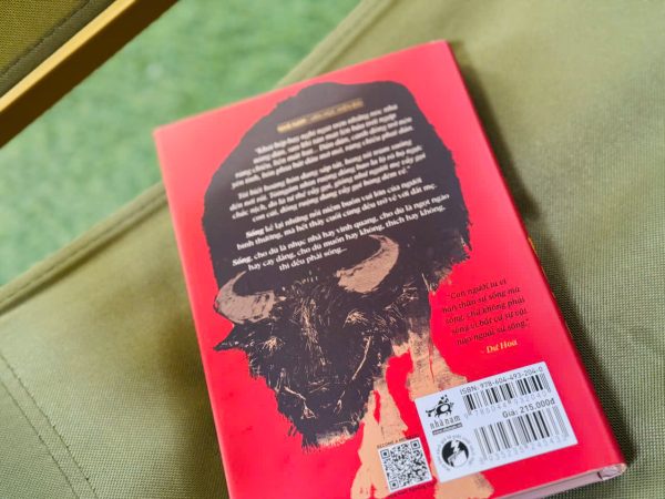 (Bìa cứng in 300 cuốn độc quyền Bình Book) SỐNG - Dư Hoa - Vũ Công Hoan dịch - Nhã Nam - NXB Hội Nhà Văn - Hình ảnh 4