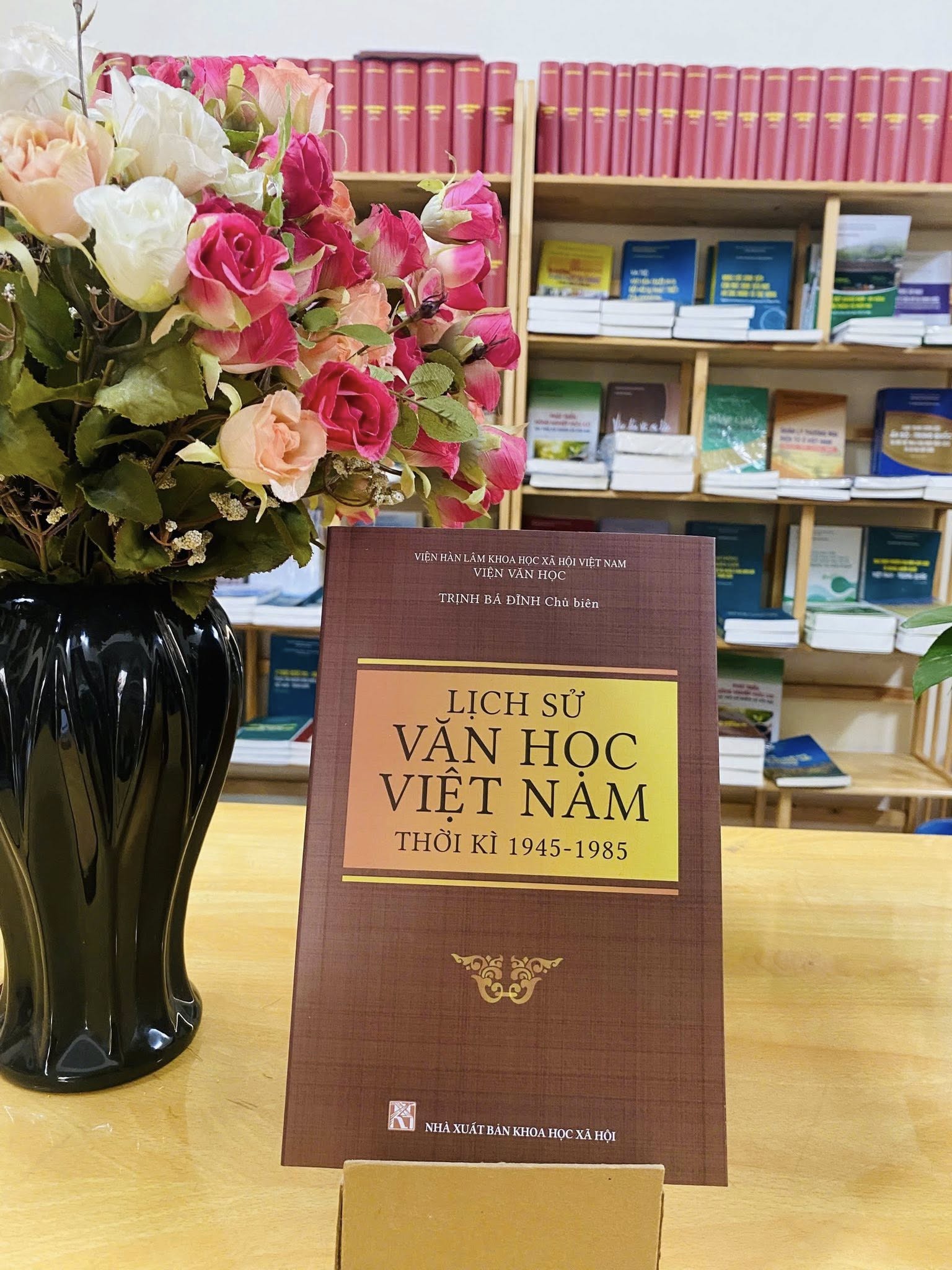 LỊCH SỬ VĂN HỌC VIỆT NAM THỜI KỲ 1945-1985 – NXB KHXH