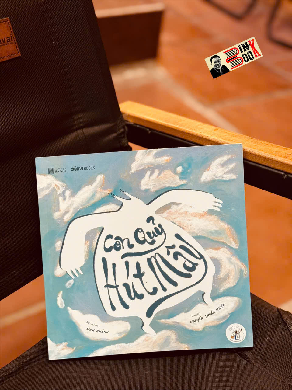 (Tặng kèm 01 sticker + 01 bookmark) CON QUỶ HÚT MÂY - SlowBooks