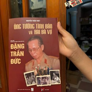 ÔNG TƯỚNG TÌNH BÁO VÀ HAI BÀ VỢ - Thiếu tướng Anh hùng LLVTND Đặng Trần Đức - Nguyễn Trần Thiết  – Sách Miền Trung
