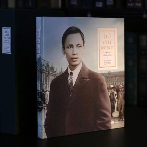 (Ấn Bản Giới Hạn In 500c, Bìa Vải) HỒ CHÍ MINH - TIỂU SỬ BẰNG HÌNH - Đông A