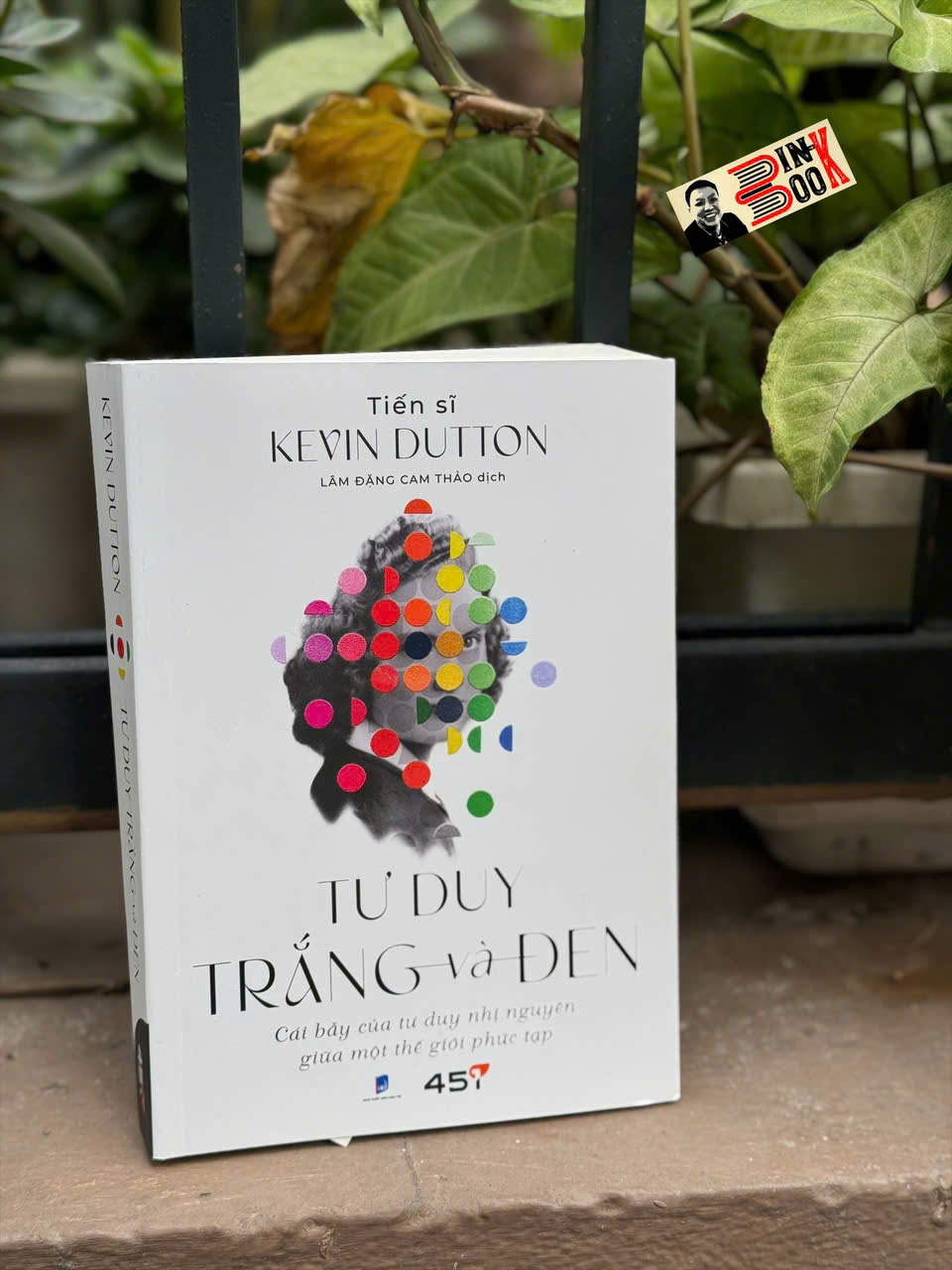TƯ DUY TRẮNG VÀ ĐEN: DI SẢN SINH TỒN CỔ XƯA TRONG MỘT THẾ GIỚI ĐẦY SẮC XÁM - Tiến sĩ Kevin Dutton – Lâm Đặng Cam Thảo dịch – Tuệ Tri Books