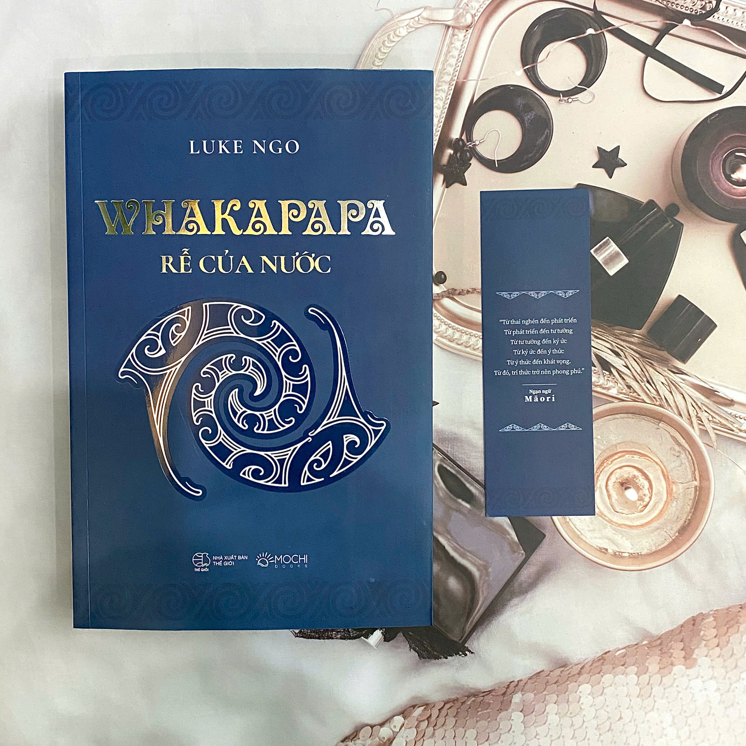 (Bìa mềm) WHAKAPAPA - RỄ CỦA NƯỚC- LUKE NGO- NXB THẾ GIỚI- MOCHI BOOKS