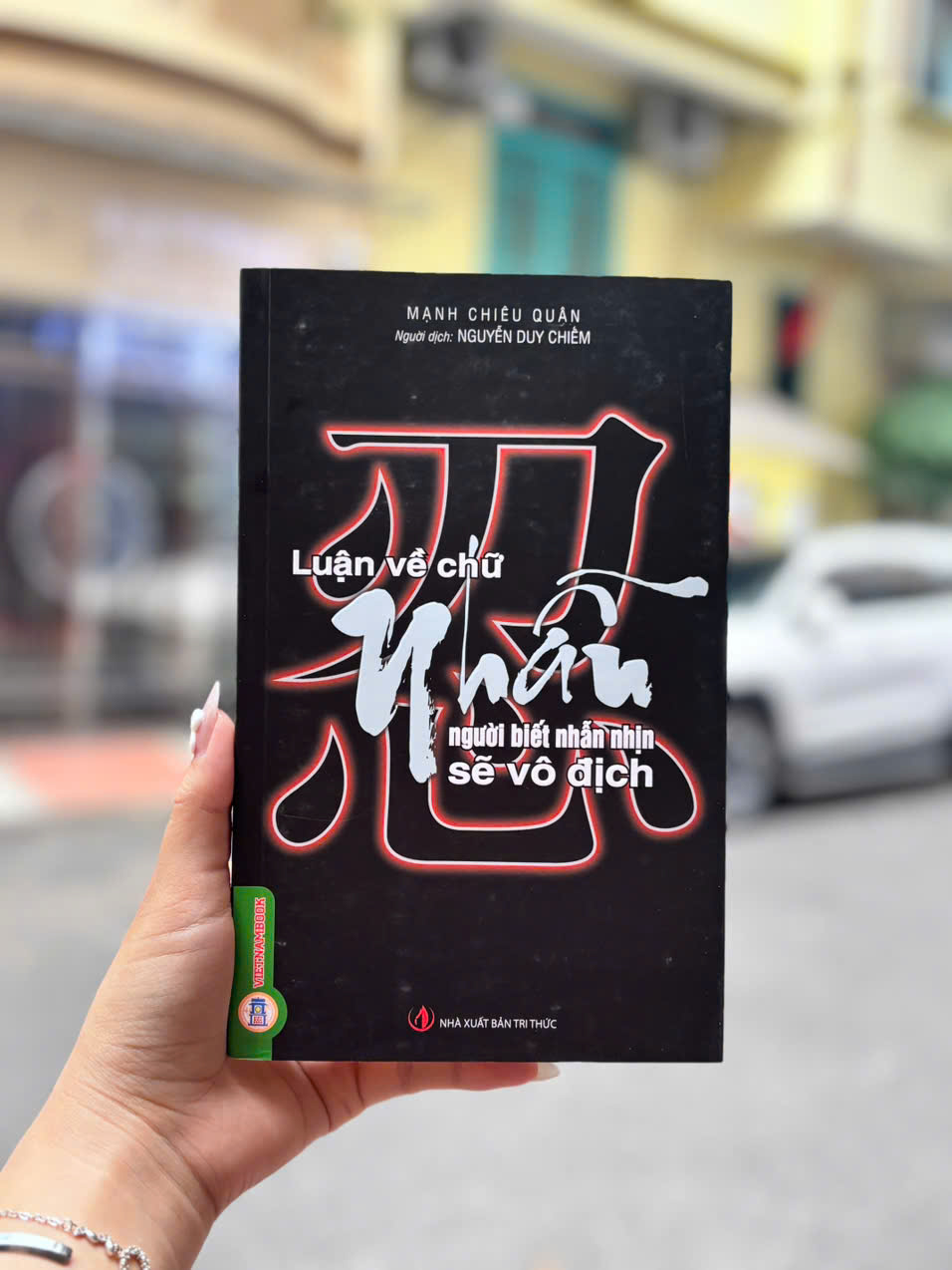 LUẬN VỀ CHỮ NHẪN - Người biết nhẫn nhịn sẽ vô địch - Mạnh Chiêu Quân - VIETNAMBOOK