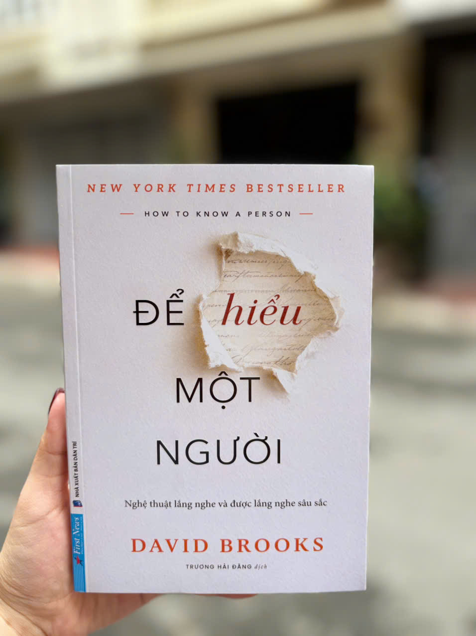 ĐỂ HIỂU MỘT NGƯỜI - NGHỆ THUẬT LẮNG NGHE VÀ ĐƯỢC LẮNG NGHE SÂU SẮC - David Brooks - Trương Hải Đăng dịch - First News