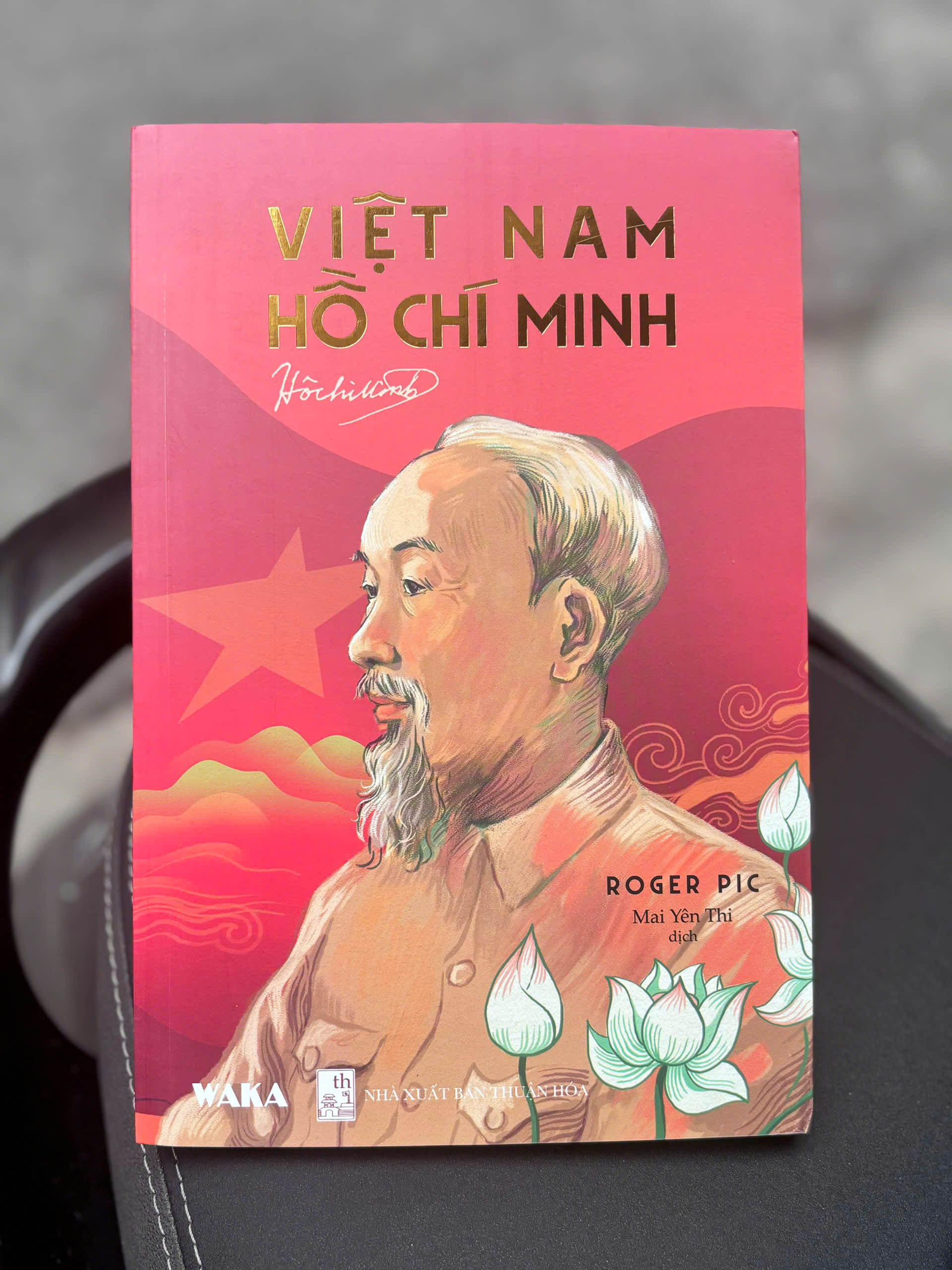 (Bìa mềm) VIỆT NAM - HỒ CHÍ MINH - Roger Pic - Mai Yên Thi dịch - Waka