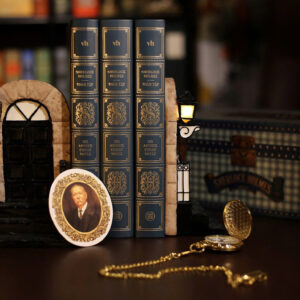 (Trọn bộ 3 cuốn, Bìa cứng in màu, kèm hộp rương, kính lúp, tẩu, bookmark) SHERLOCK HOLMES TOÀN TẬP - Sir Arthur Conan Doyle – Nhiều dịch giả - Đông A – NXB Văn học
