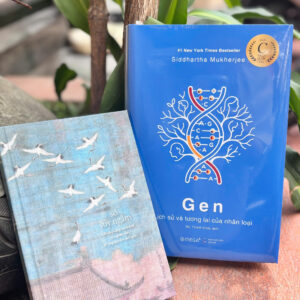 (Tặng kèm 1 Sổ Suy Ngẫm, BỘ SÁCH DẤU ẤN 10 NĂM OMEGA+, Bìa cứng, Tặng 1 bookmark giấy thiết kế độc quyền theo chủ đề hội họa thế giới) GEN: LỊCH SỬ VÀ TƯƠNG LAI CỦA NHÂN LOẠI - Siddhartha Mukherjee – Bùi Thanh Châu dịch - Omega+ - NXB Dân trí