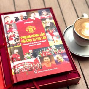 (Bản đặc biệt, bụng mạ vàng) (Tặng kèm Combo 4 cuốn: Cantona + Beckham + Carrick + Rooney) PHƯỢNG HOÀNG LỬA HỒI SINH TỪ TRO TÀN – Nhiều tác giả – TH Books – NXB CTQGST