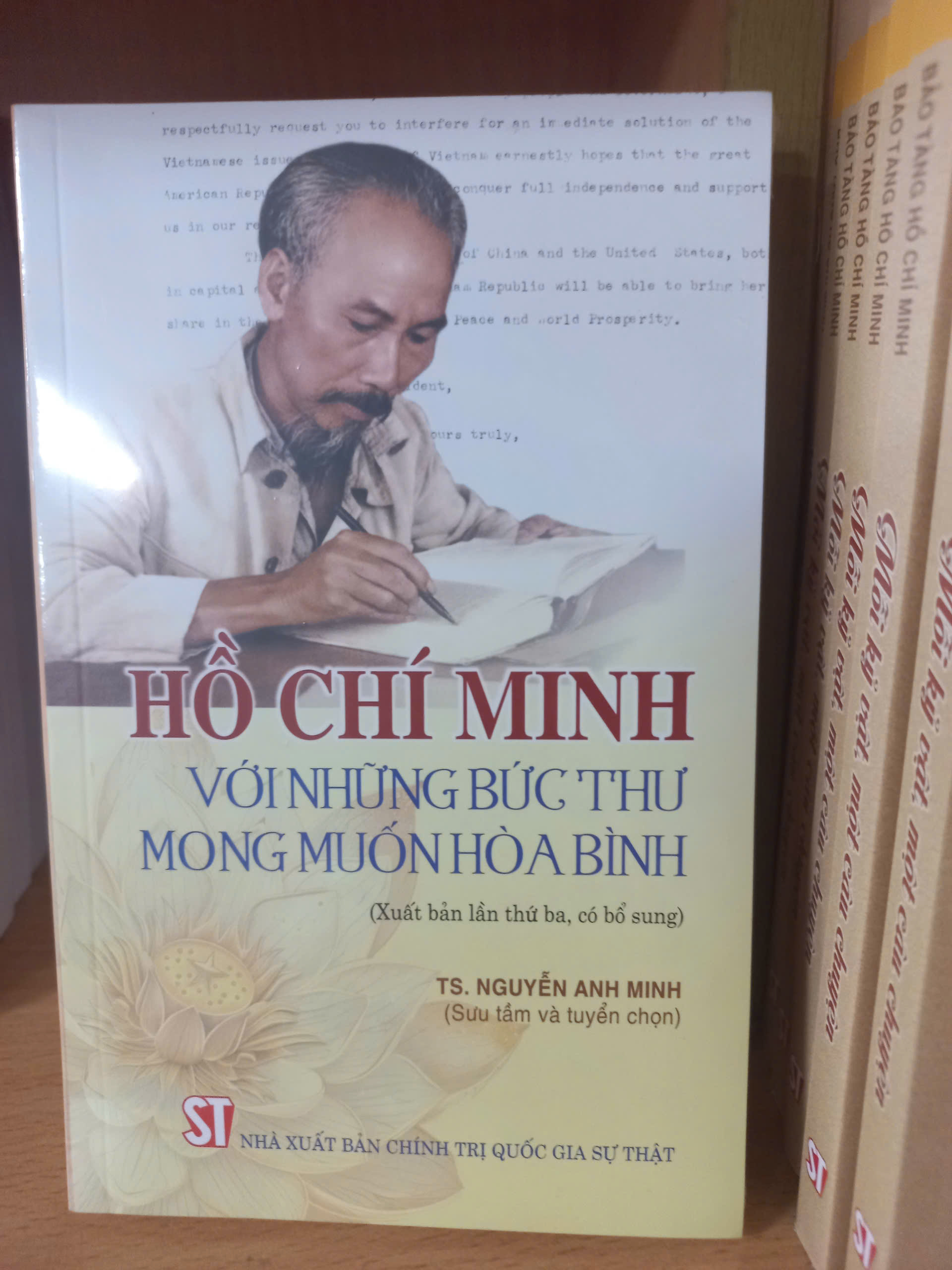 HỒ CHÍ MINH VỚI NHỮNG BỨC THƯ MONG MUỐN HÒA BÌNH - TS. Nguyễn Anh Minh sưu tầm và tuyển chọn - NXB CTQGST
